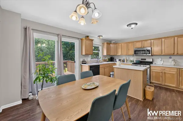 551 Indian Oaks DR, Howell, MI 48843