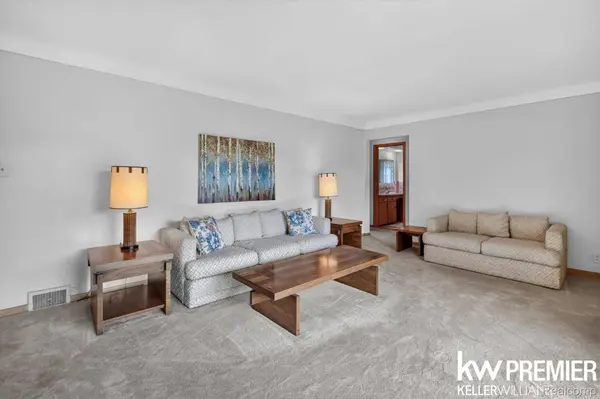 25734 Graceland CIR, Dearborn Heights, MI 48125