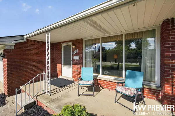 25734 Graceland CIR, Dearborn Heights, MI 48125