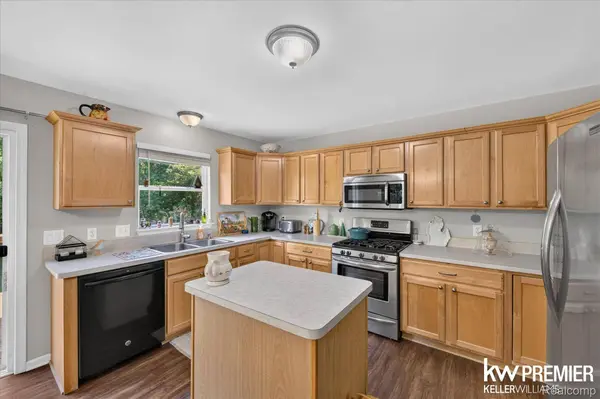551 Indian Oaks DR, Howell, MI 48843