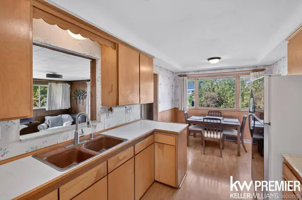 25734 Graceland CIR, Dearborn Heights, MI 48125