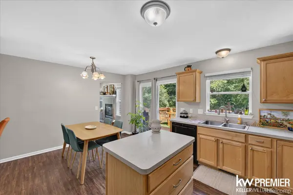 551 Indian Oaks DR, Howell, MI 48843