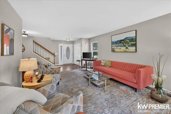 551 Indian Oaks DR, Howell, MI 48843
