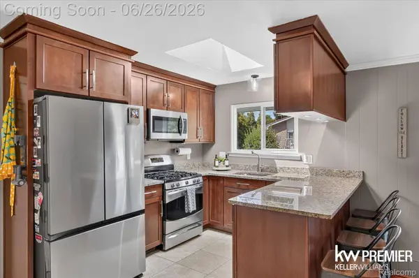 14087 Golfview ST, Livonia, MI 48154