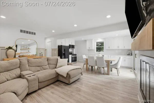 1052 Robinwood AVE, Waterford Charter Township, MI 48328