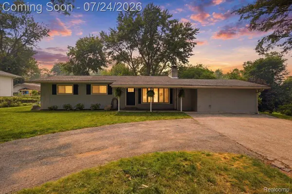 1052 Robinwood AVE, Waterford Charter Township, MI 48328