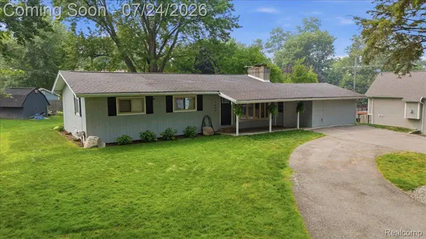 1052 Robinwood AVE, Waterford Charter Township, MI 48328