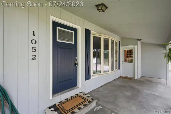 1052 Robinwood AVE, Waterford Charter Township, MI 48328