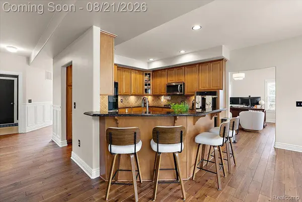587 Bay Pointe DR, Oxford Village, MI 48371