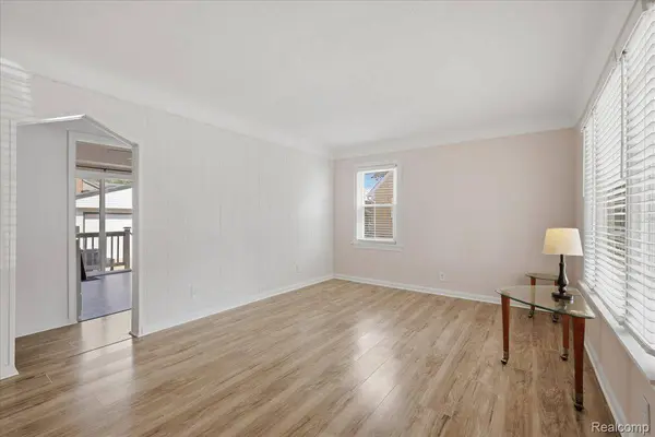 5844 Arcola ST, Garden City, MI 48135