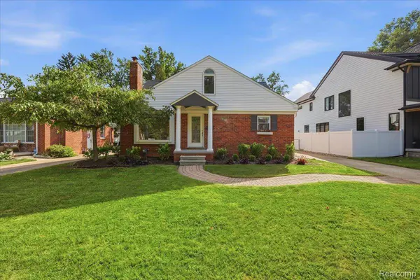 1872 Banbury ST, Birmingham, MI 48009