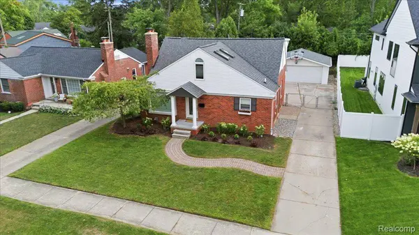 1872 Banbury ST, Birmingham, MI 48009