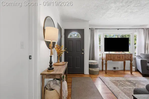 4401 Louella DR, Waterford Charter Township, MI 48329