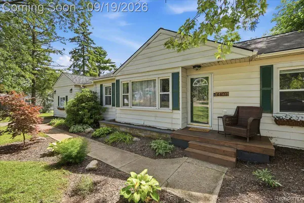 4401 Louella DR, Waterford Charter Township, MI 48329