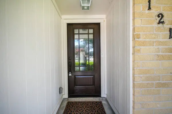 1215 Pinecroft DR, Sugar Land, TX 77498