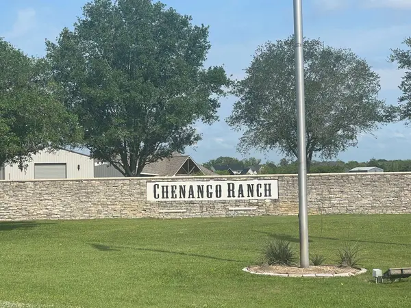 443 Lakeview DR, Angleton, TX 77515