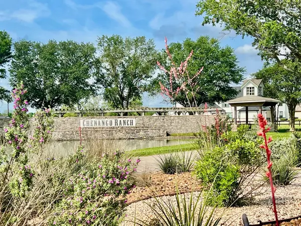 443 Lakeview DR, Angleton, TX 77515