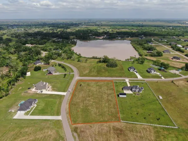 443 Lakeview DR, Angleton, TX 77515