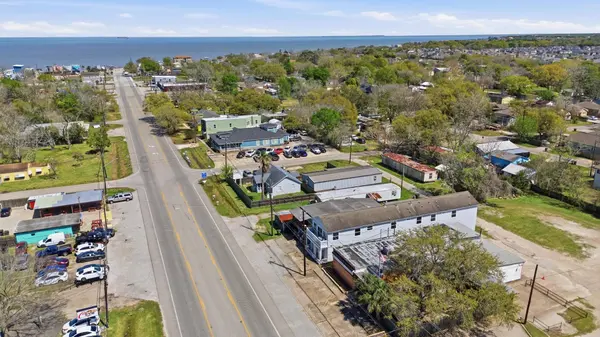 313 Grand AVE, Bacliff, TX 77518