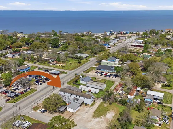 313 Grand AVE, Bacliff, TX 77518