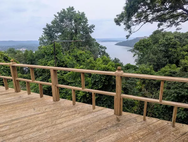 55 Cricket Hill LN, Lampe, MO 65681