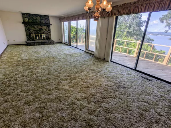 55 Cricket Hill LN, Lampe, MO 65681