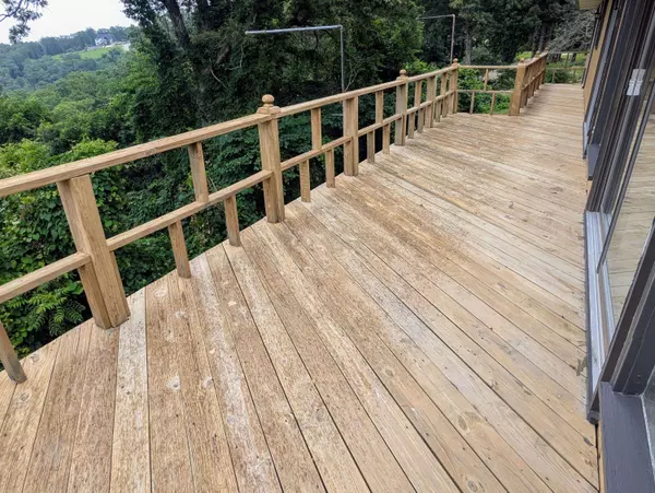 55 Cricket Hill LN, Lampe, MO 65681