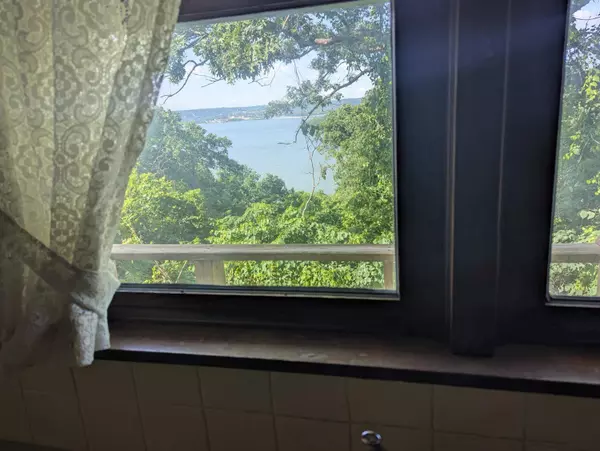 55 Cricket Hill LN, Lampe, MO 65681