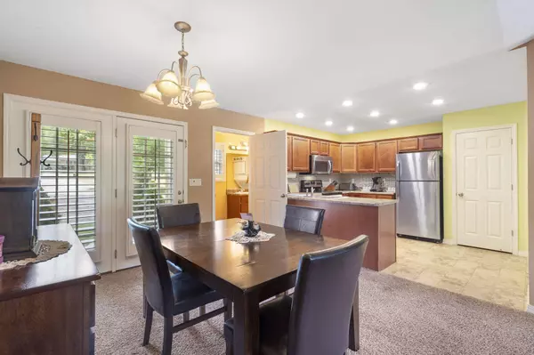 1612 Acacia Club RD, Hollister, MO 65672