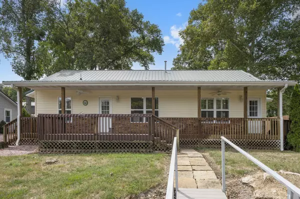 1612 Acacia Club RD, Hollister, MO 65672