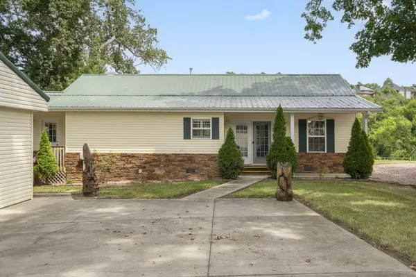 1612 Acacia Club RD, Hollister, MO 65672