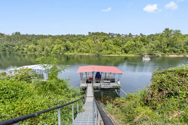 1612 Acacia Club RD, Hollister, MO 65672