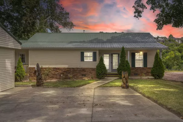 1612 Acacia Club RD, Hollister, MO 65672