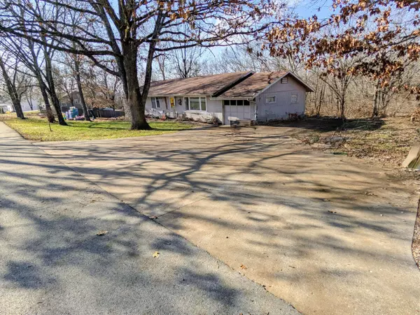 35 Hilltop LN, Branson, MO 65616