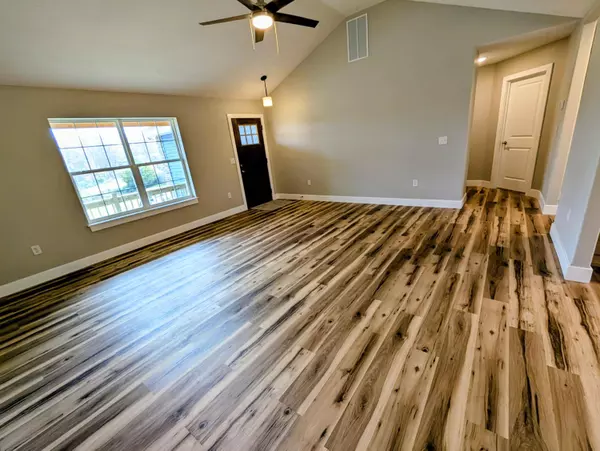 117 Rainbow Hill LN, Reeds Spring, MO 65737