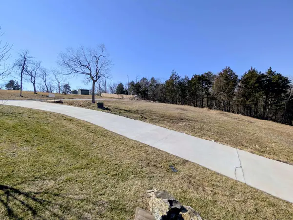 11 Tall Cedar LN, Reeds Spring, MO 65737