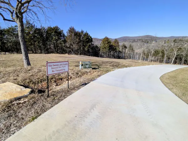 11 Tall Cedar LN, Reeds Spring, MO 65737