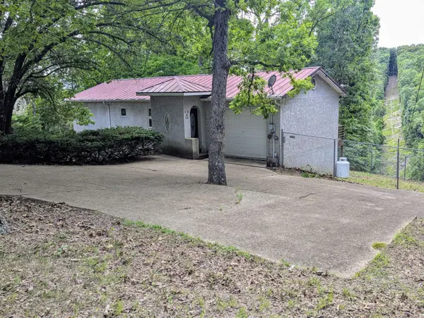 1649 Talking Rocks RD, Branson West, MO 65737