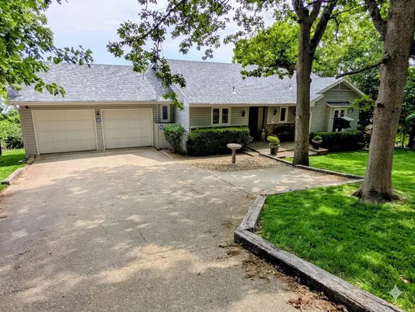 46 Acoma DR, Branson West, MO 65737