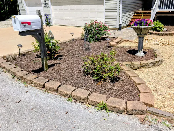 203 Queensberry DR, Branson West, MO 65737