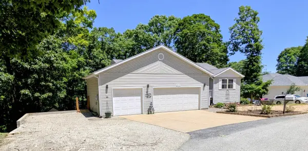 203 Queensberry DR, Branson West, MO 65737