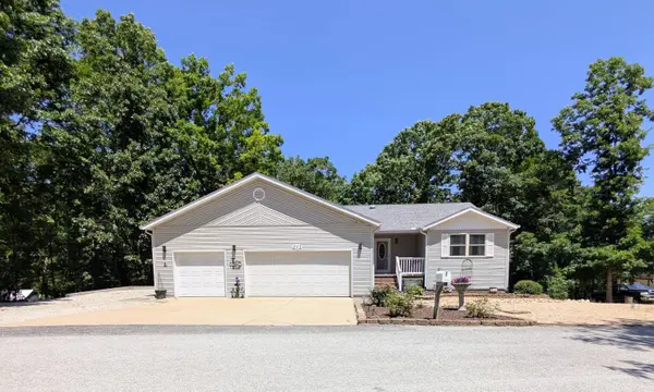 203 Queensberry DR, Branson West, MO 65737