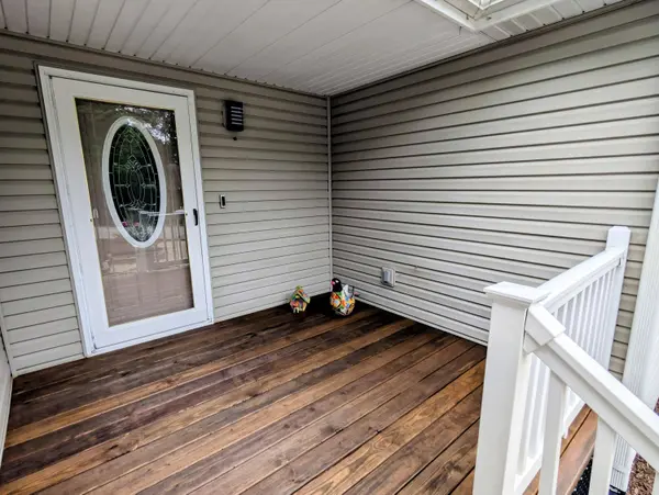 203 Queensberry DR, Branson West, MO 65737