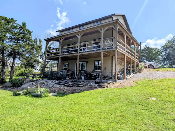721 Pack LN, Lampe, MO 65681