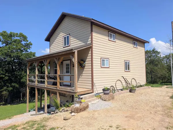 721 Pack LN, Lampe, MO 65681
