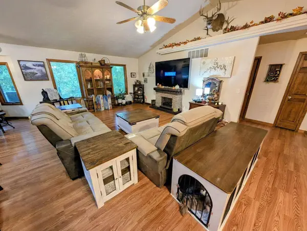 166 Queensberry RD, Branson West, MO 65737