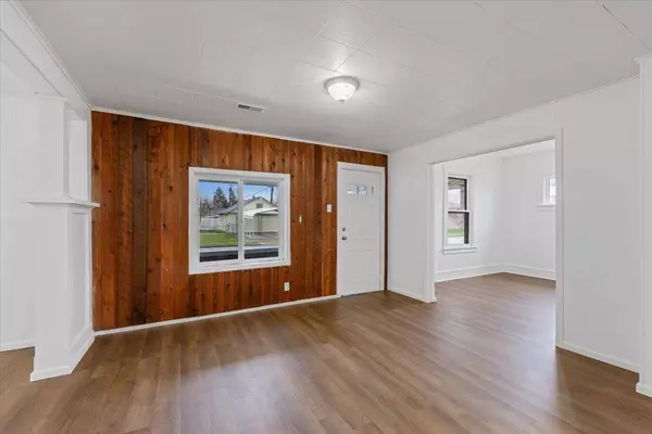 2015 N Belt St, Spokane, WA 99205