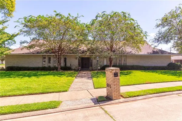 501 HARTWOOD DR