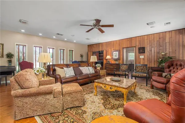 501 HARTWOOD DR, Alexandria, LA 71303