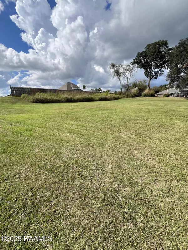 100 Leatherback LN, Broussard, LA 70518